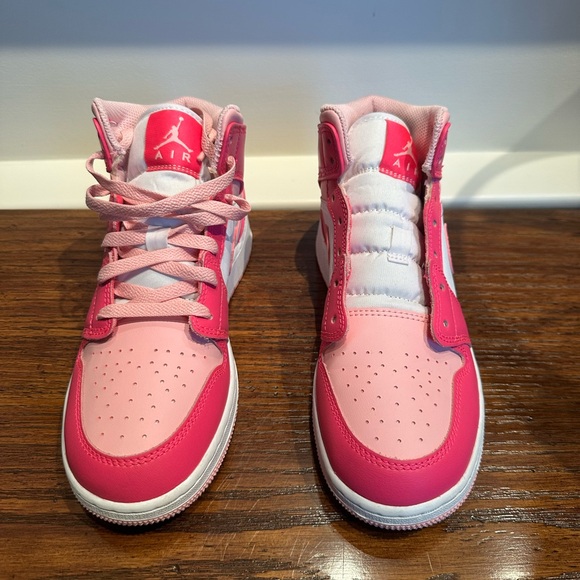 Jordan 1 Mid Fierce Pink GS Size 5.5